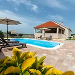 Villa Zrilic Zadarvillas *